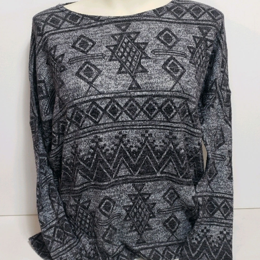 Forever 21 Gray Patterned Sweater